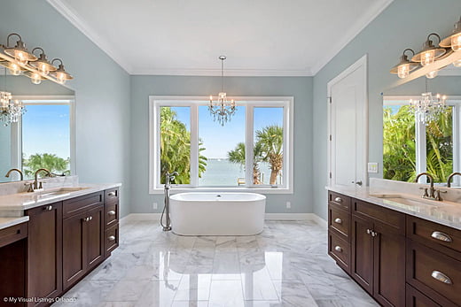 Bathtub in a new home in Tampa