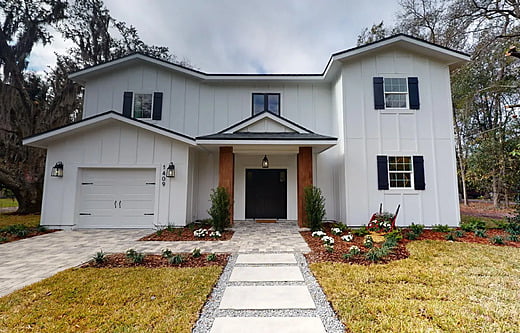 Front view of a custom home in Tampa