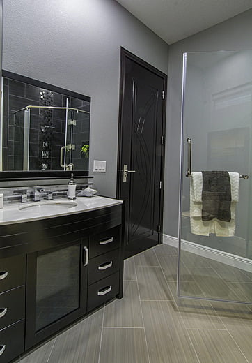 Shower door in a new home in Tampa